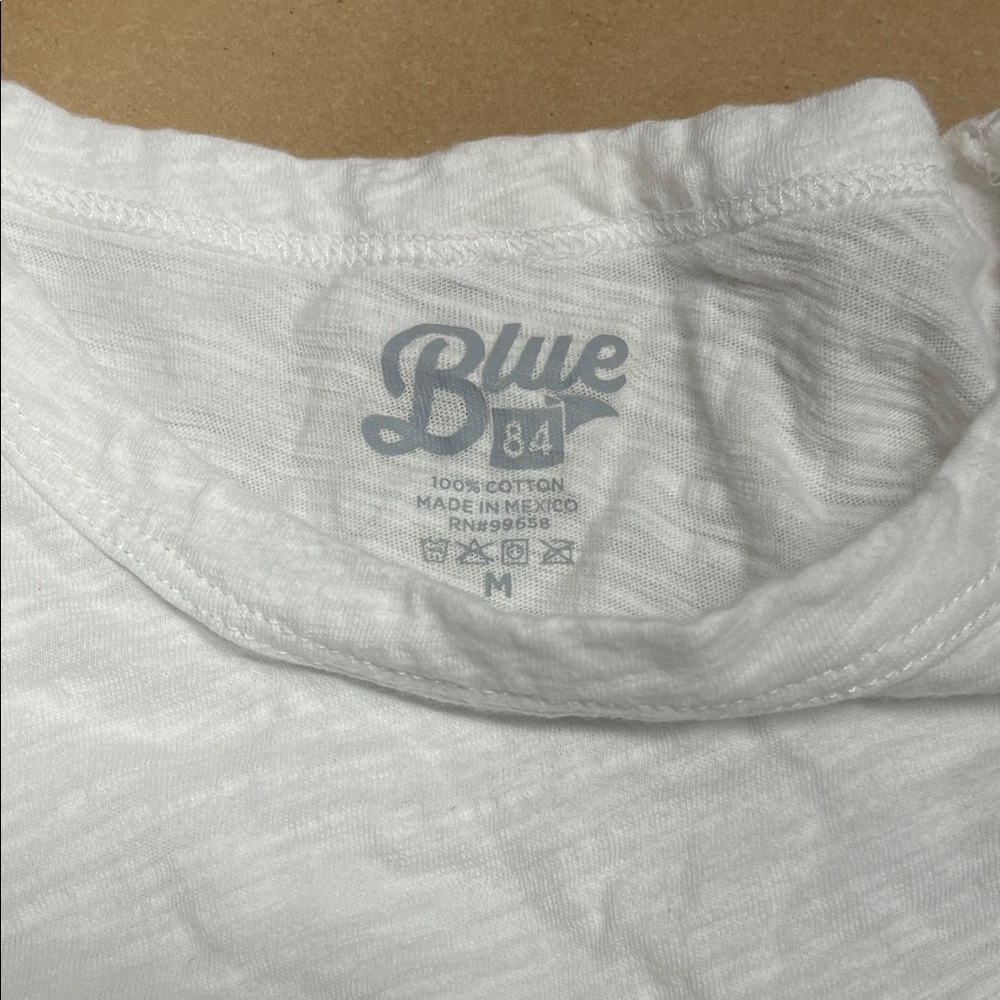 UMASS Women's White and Gray Long Sleeve Top M NWOT - Picture 2 of 5